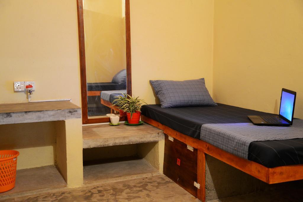 Jungle Beach Hostel Unawatuna Oda fotoğraf